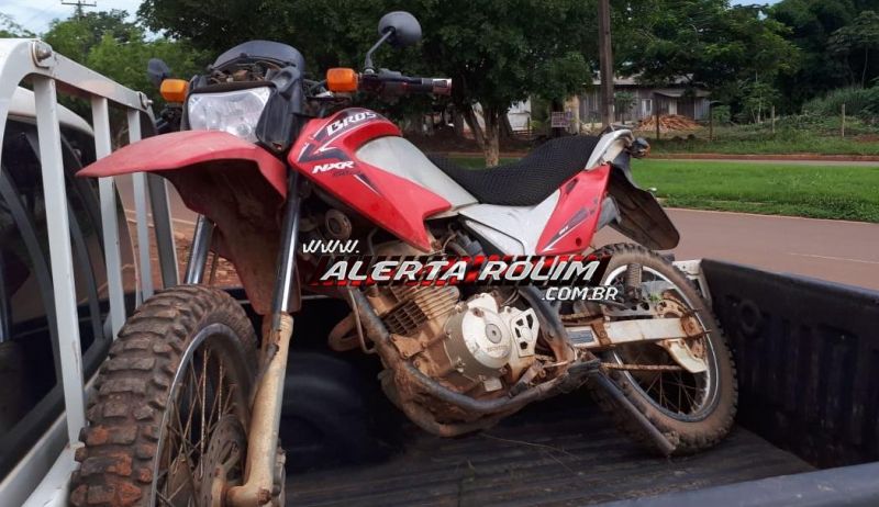 Rolim de Moura – Moto possivelmente furtada ou roubada é encontrada pela PM na área rural do município